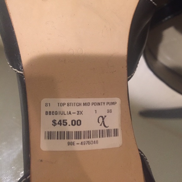 ⭐️2XHost Pick⭐️⬇️Price Dropped ⬇️Black pointy heel shoes with white stitching - Picture 3 of 4